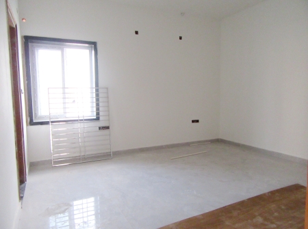 7) Li id 391 - West Facing Flat Master Bedroom.jpg